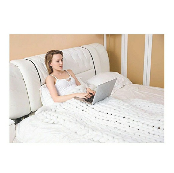 Bulky Chunky Giant Knit Throw Hand-Made Blanket - Picture 4 of 5